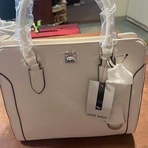 nine west summer purse with silver hardwear !!!!!